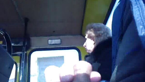 Две секс кукли бринета дува едно големо слатко лижавче