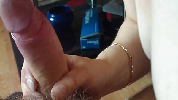 Прекрасното бебе со прекрасни стапала на Алесија Фокс ѝ е заебано шлицот