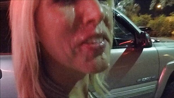 Слаба бринета со ситни цицки Кристи Фокс е набиена на дебел тврд фалус