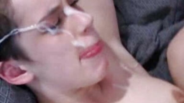 Чарли Дин ебе секси стапала и мокра пичка на исончаната млада Вероника Леал