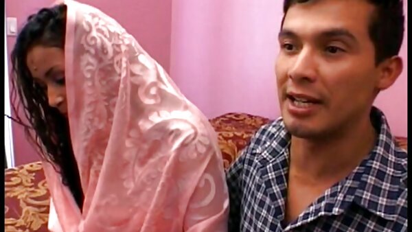 Прекрасната кукла Лорита ужива во страсните секс играчки ебам